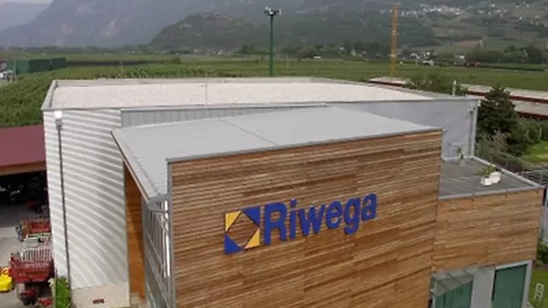 聚氨酯保温板与挤塑板：性能与适用场景的深度解析**